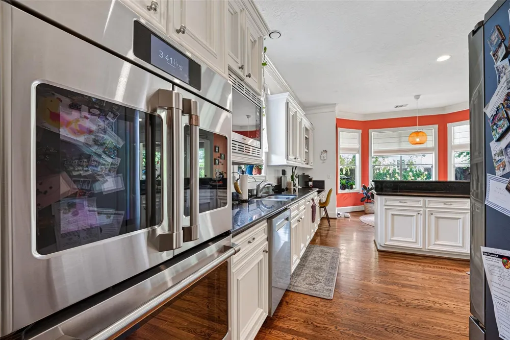 5217 Beech Street Bellaire, TX 77401