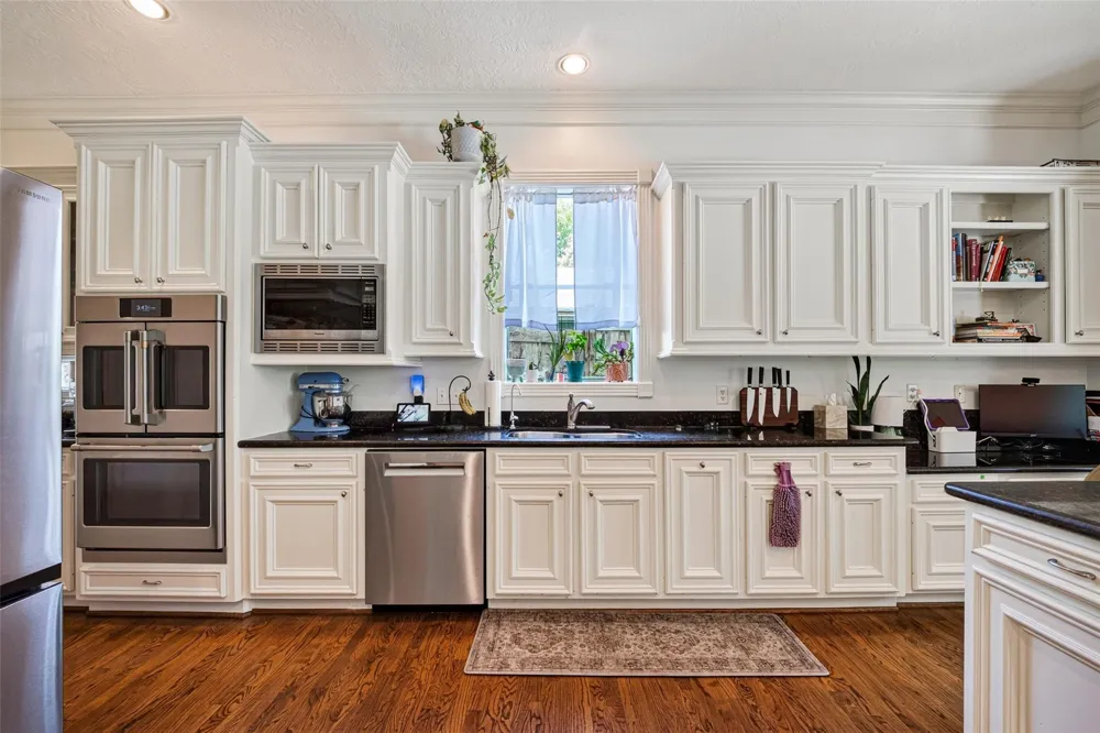 5217 Beech Street Bellaire, TX 77401