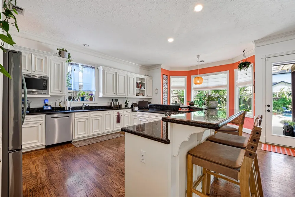 5217 Beech Street Bellaire, TX 77401