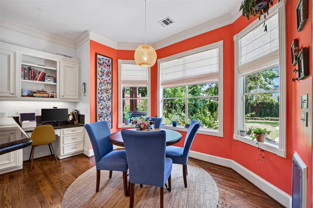 5217 Beech Street Bellaire, TX 77401