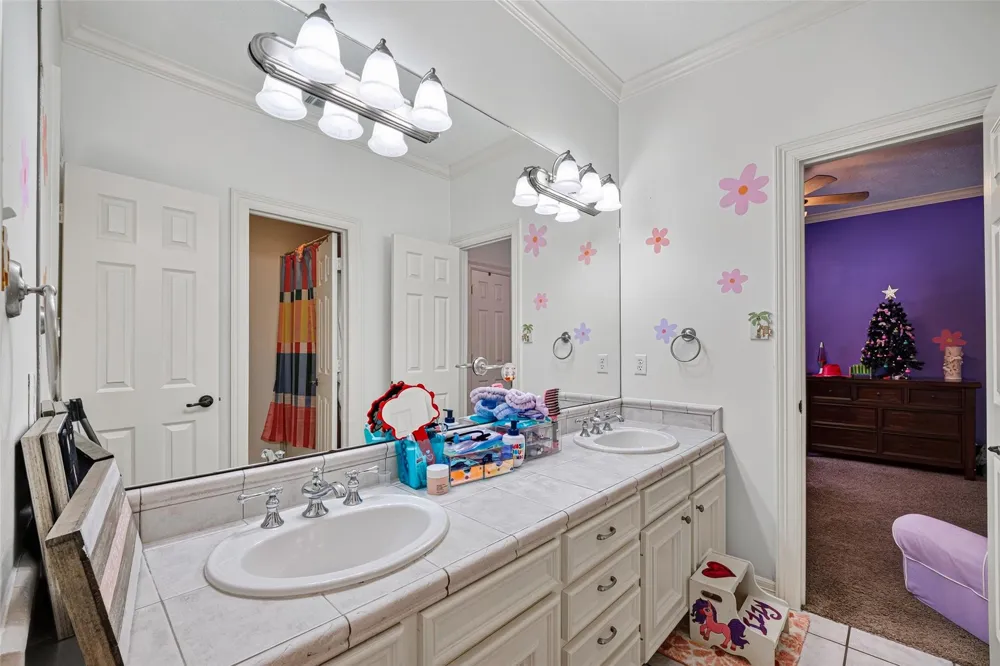 5217 Beech Street Bellaire, TX 77401