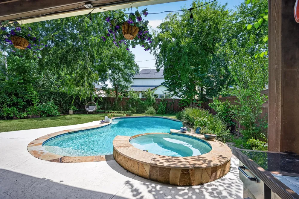 5217 Beech Street Bellaire, TX 77401