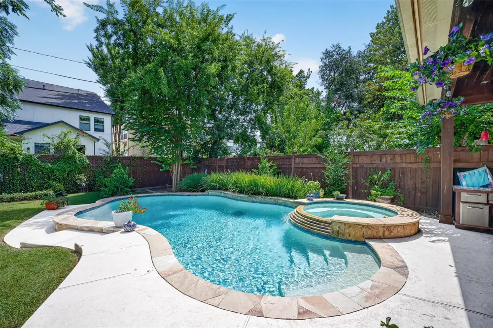 5217 Beech Street Bellaire, TX 77401