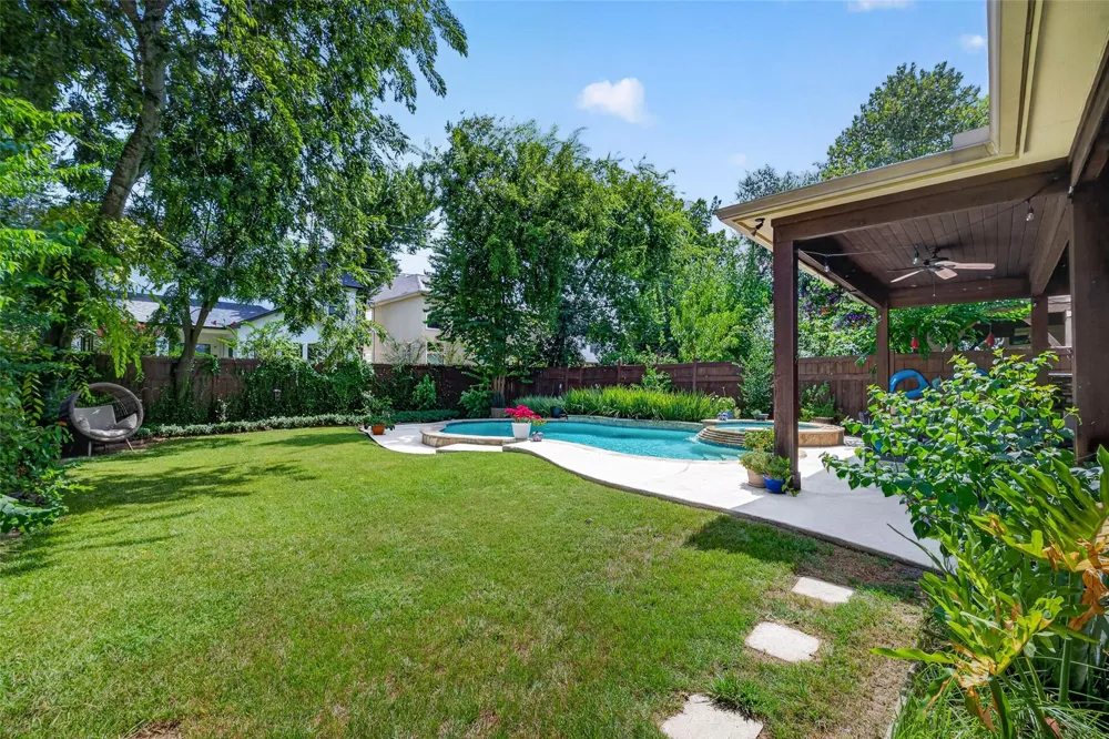 5217 Beech Street Bellaire, TX 77401