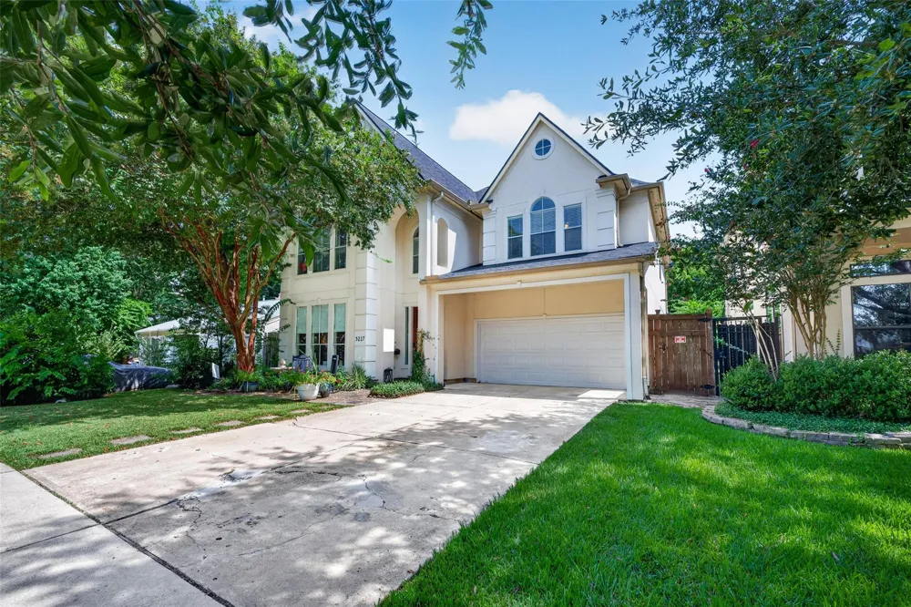5217 Beech Street Bellaire, TX 77401