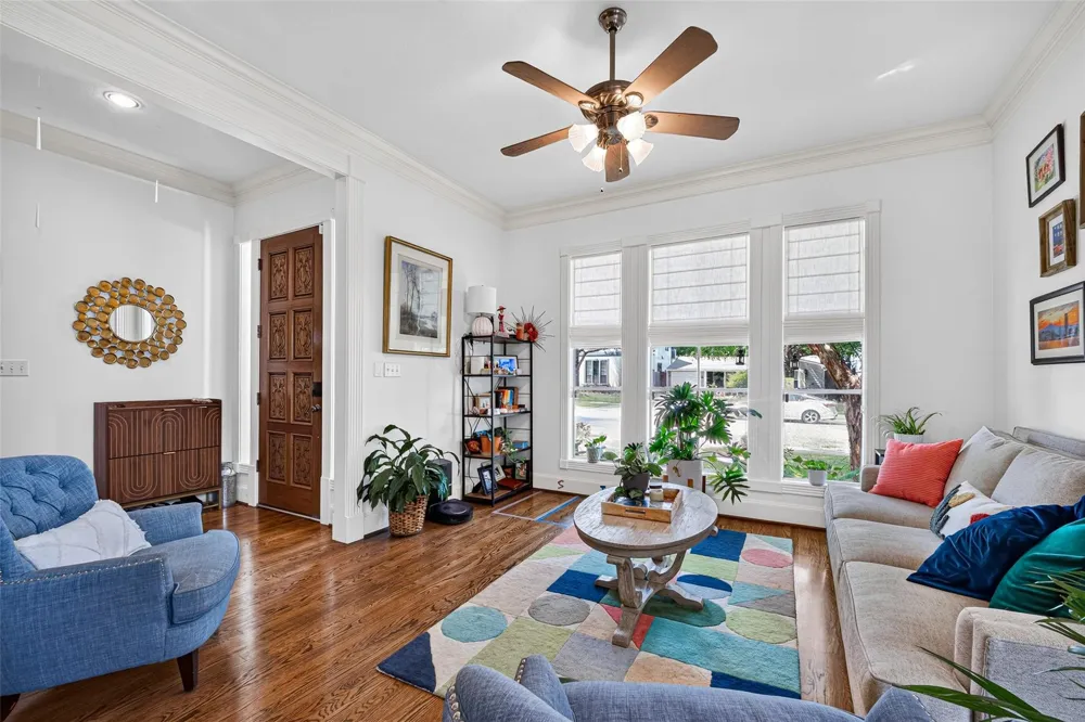 5217 Beech Street Bellaire, TX 77401