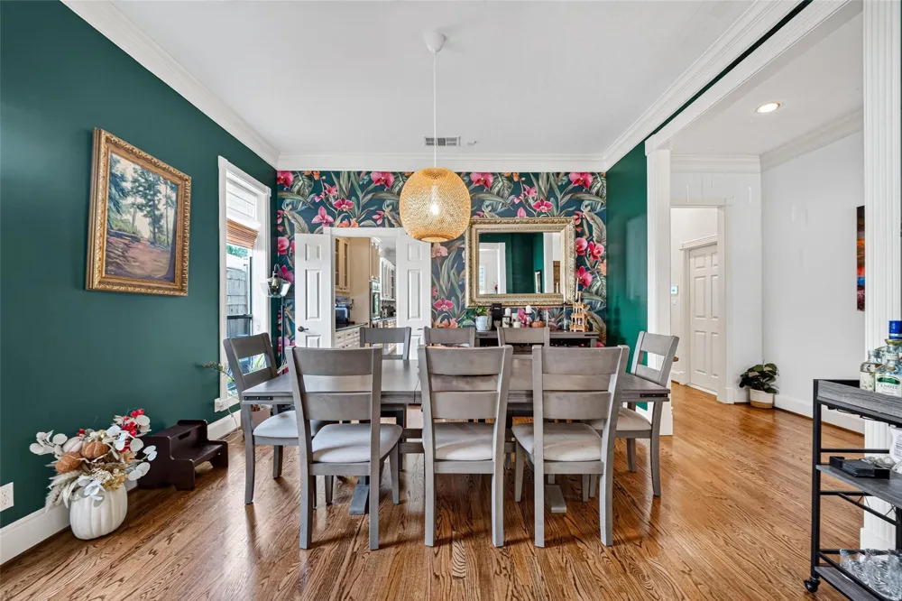 5217 Beech Street Bellaire, TX 77401