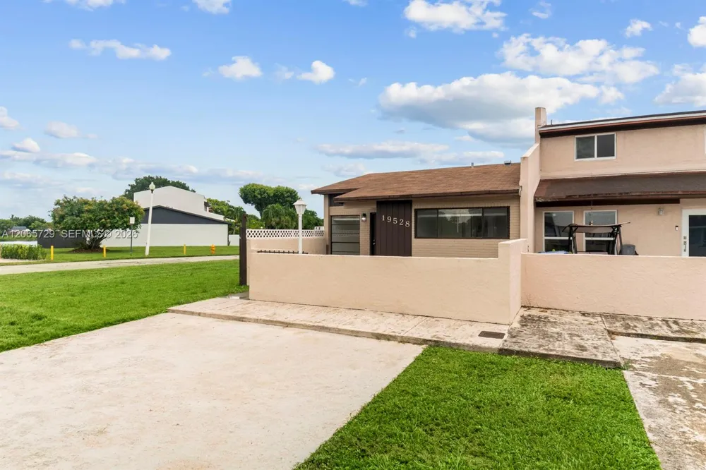 19528 NW 55th Cir Pl #19528 Miami Gardens, FL 33055
