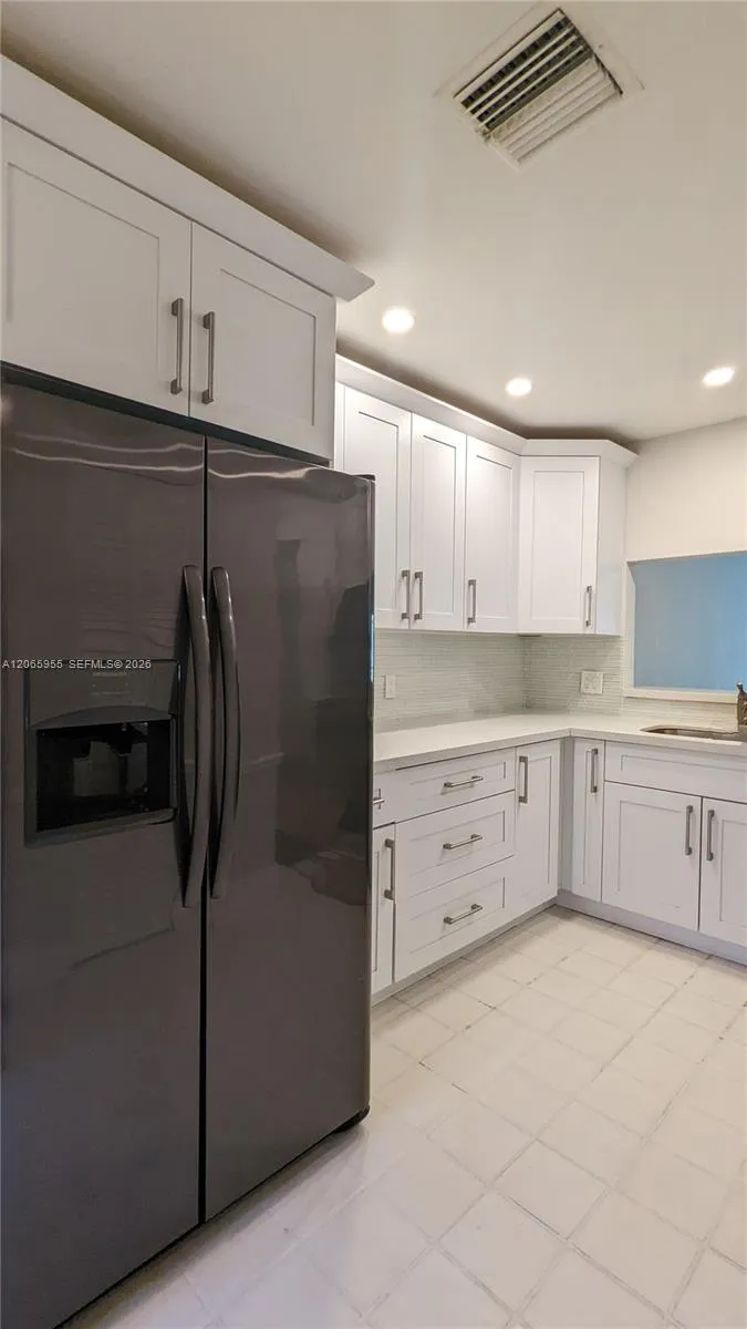 460 Lakeview Dr #4 Weston, FL 33326