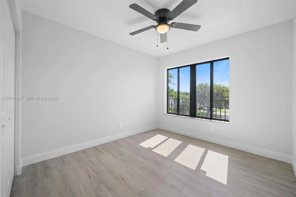 349 NW 40th St #203 Oakland Park, FL 33309