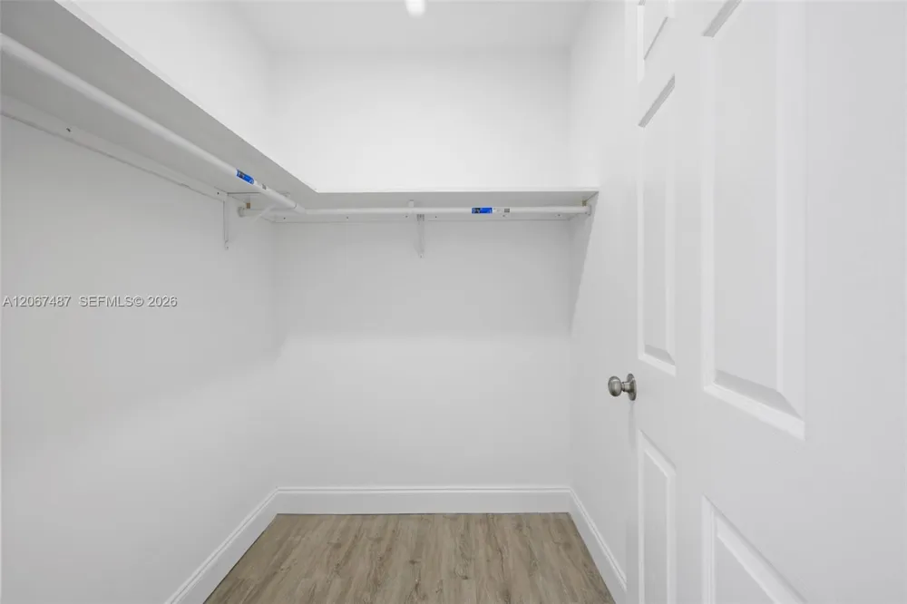 349 NW 40th St #203 Oakland Park, FL 33309