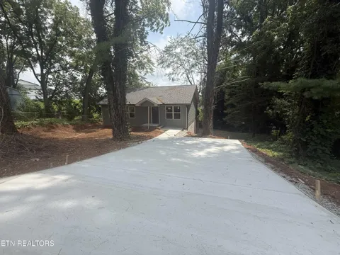 119 E Wadsworth Circle