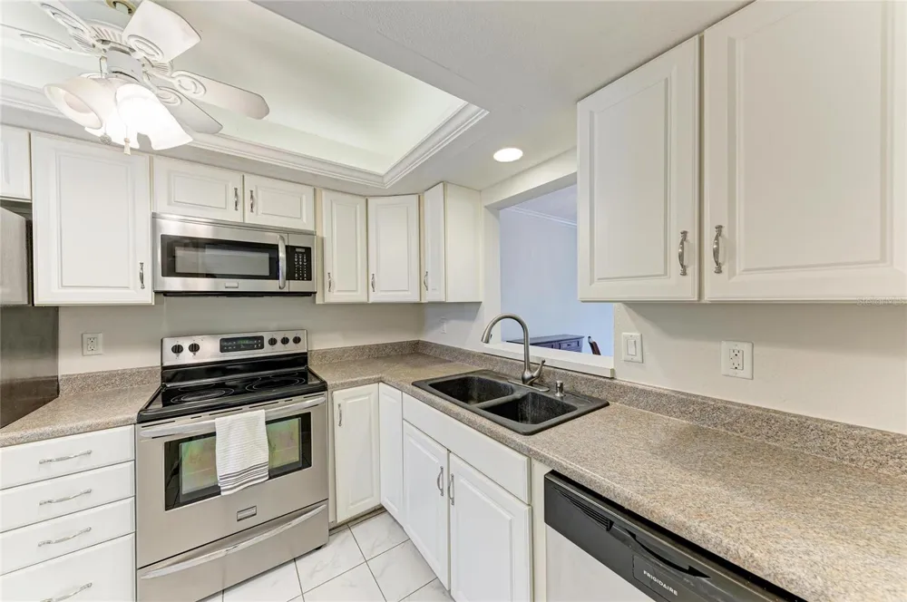 6999 W COUNTRY CLUB DRIVE #123 Sarasota, FL 34243