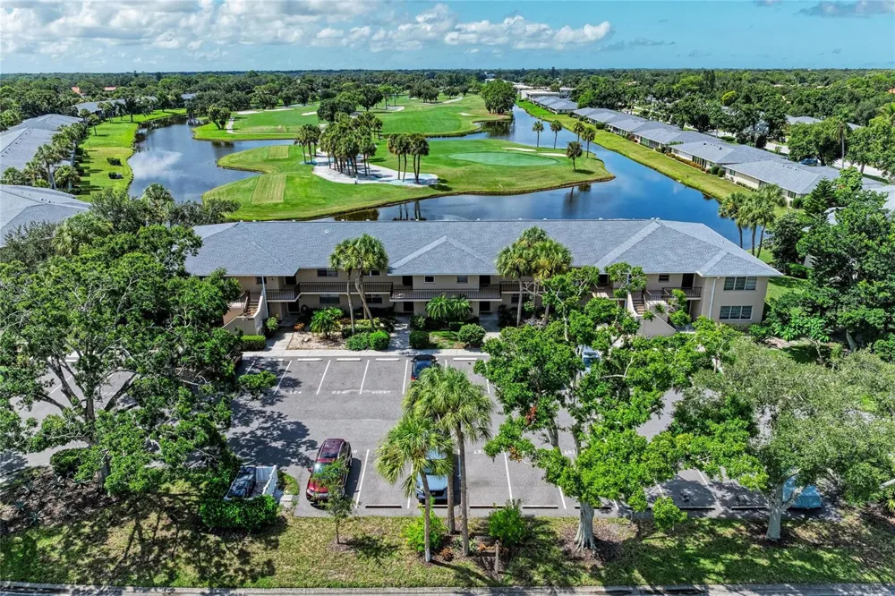 6999 W COUNTRY CLUB DRIVE #123 Sarasota, FL 34243