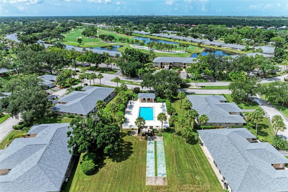 6999 W COUNTRY CLUB DRIVE #123 Sarasota, FL 34243