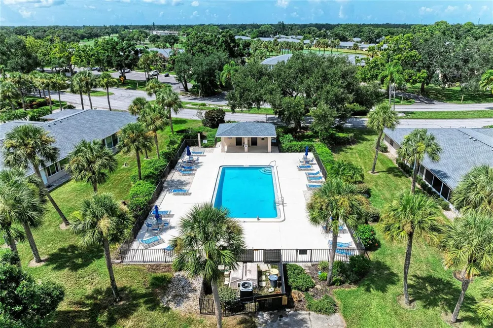 6999 W COUNTRY CLUB DRIVE #123 Sarasota, FL 34243