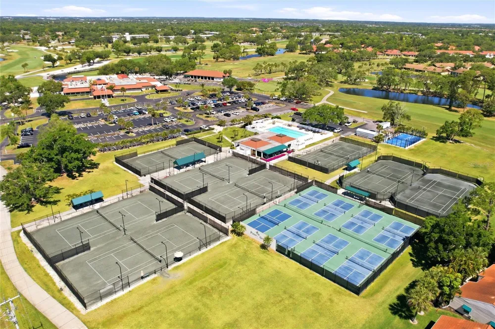 6999 W COUNTRY CLUB DRIVE #123 Sarasota, FL 34243