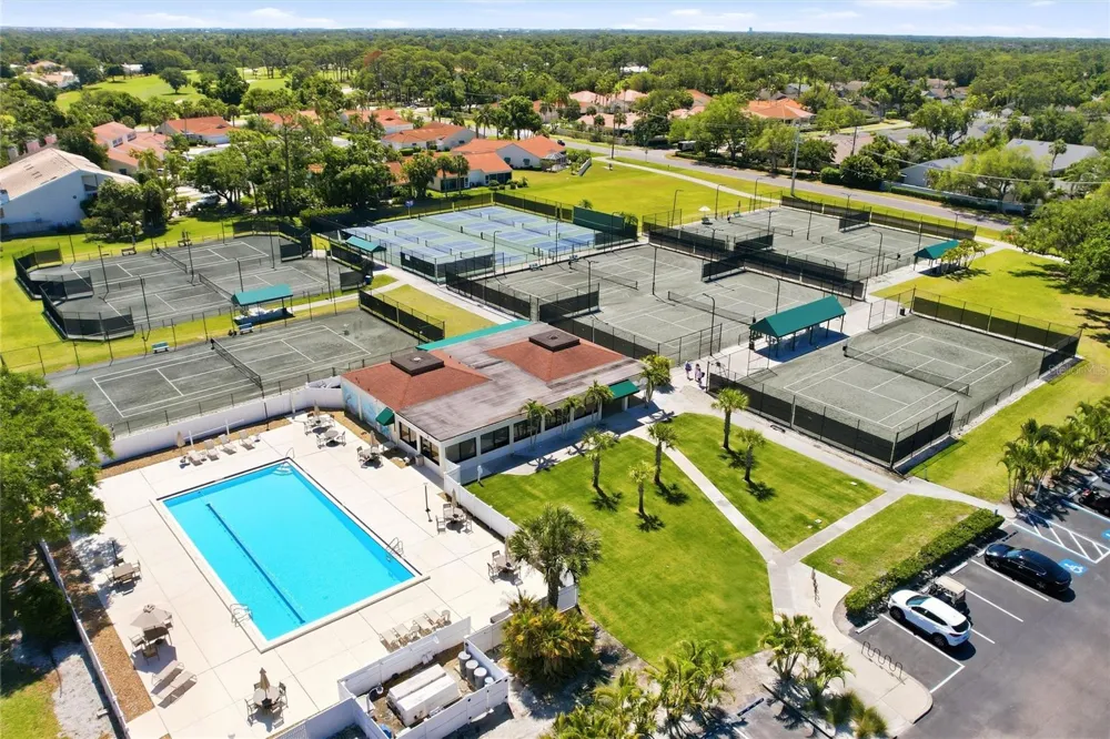 6999 W COUNTRY CLUB DRIVE #123 Sarasota, FL 34243