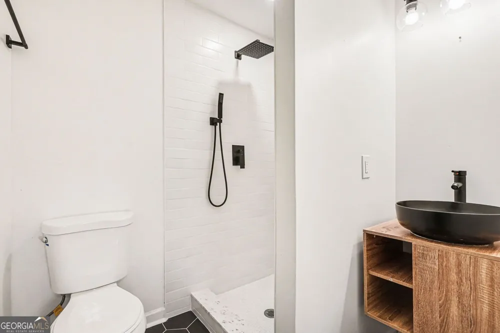 1875 Creekside CT Decatur, GA 30032