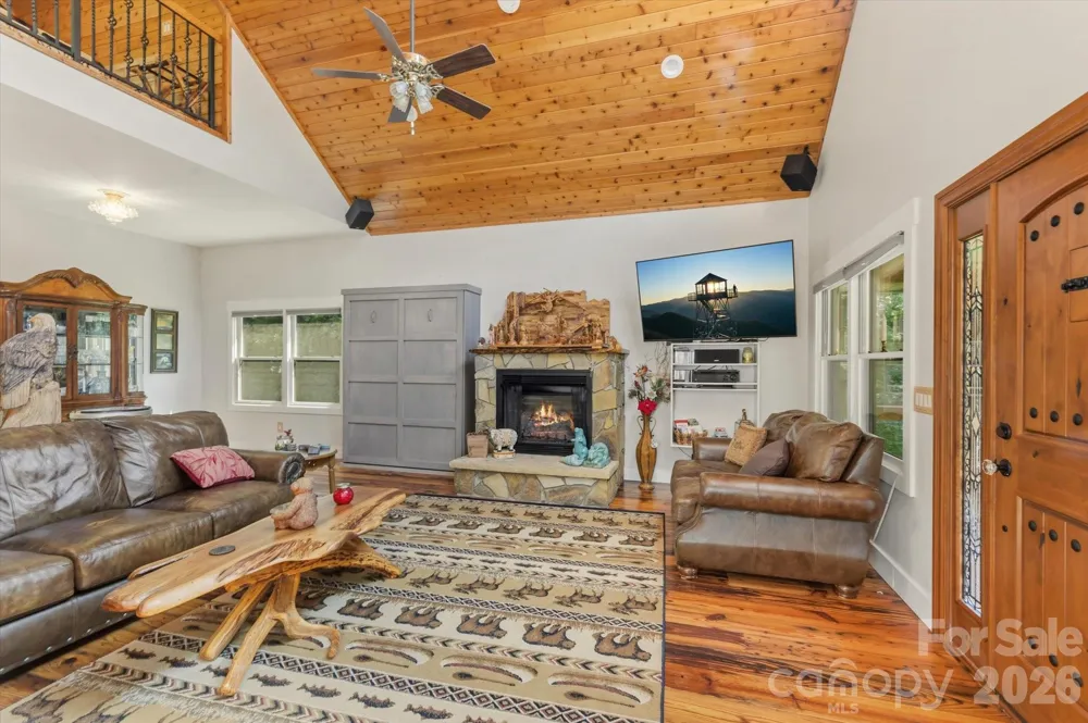 2533 Coopers Creek Road Bryson City, NC 28713