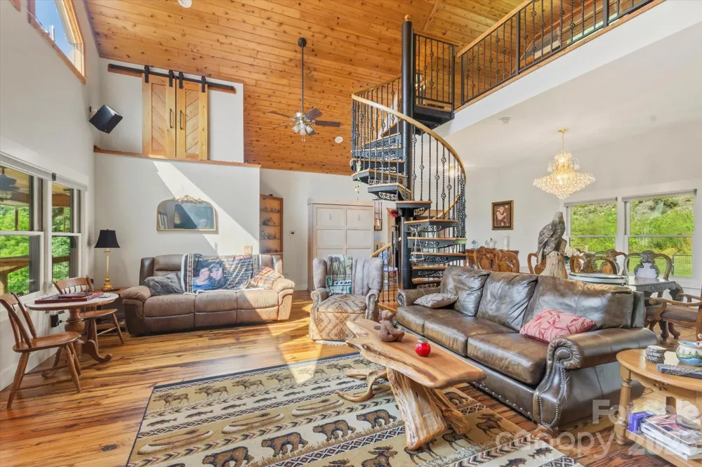 2533 Coopers Creek Road Bryson City, NC 28713