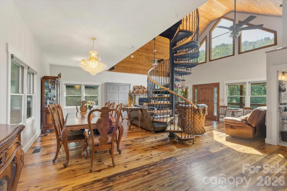 2533 Coopers Creek Road Bryson City, NC 28713