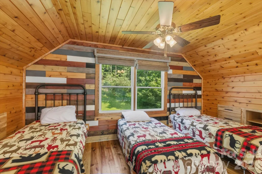 2533 Coopers Creek Road Bryson City, NC 28713