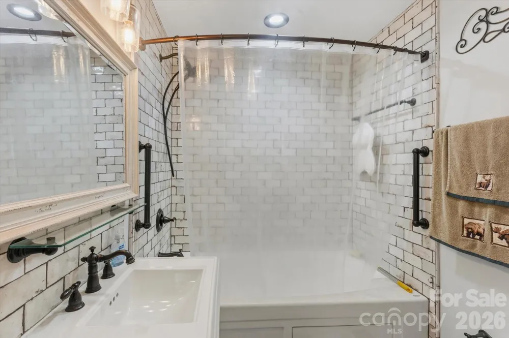 2533 Coopers Creek Road Bryson City, NC 28713