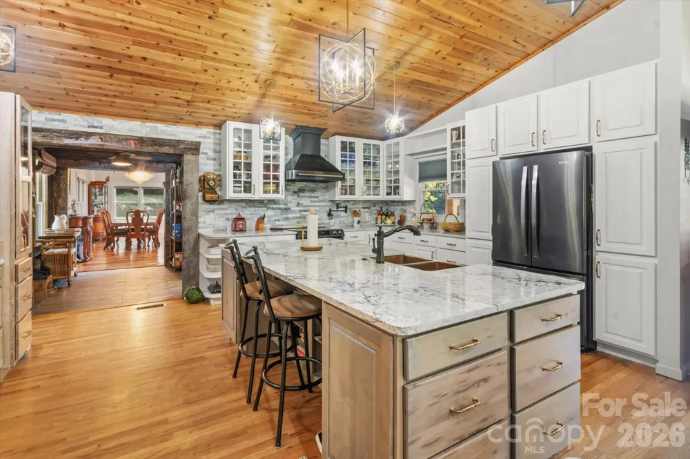 2533 Coopers Creek Road Bryson City, NC 28713