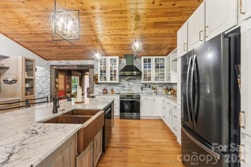2533 Coopers Creek Road Bryson City, NC 28713