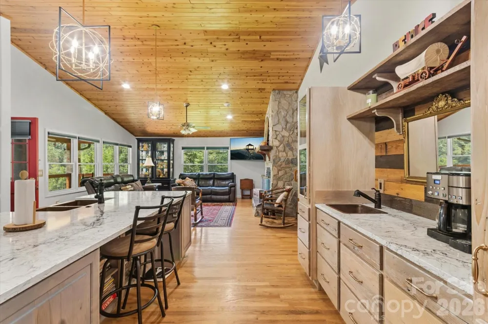 2533 Coopers Creek Road Bryson City, NC 28713