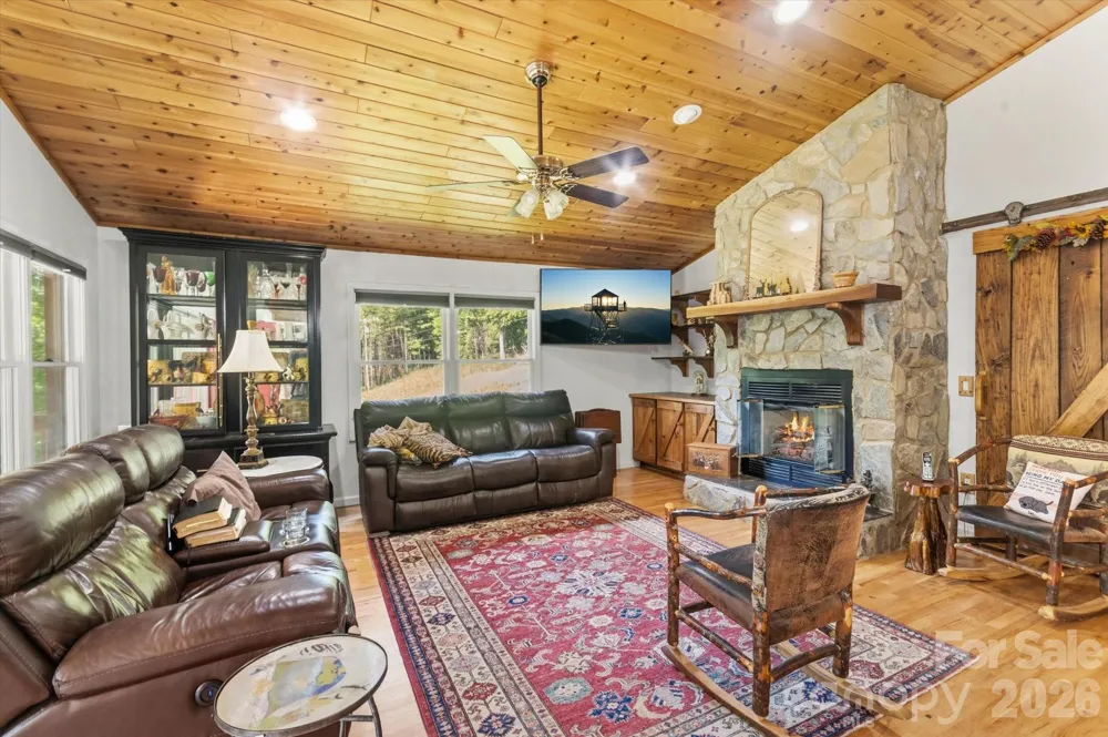2533 Coopers Creek Road Bryson City, NC 28713