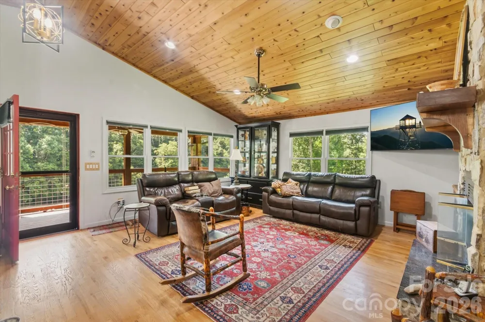 2533 Coopers Creek Road Bryson City, NC 28713