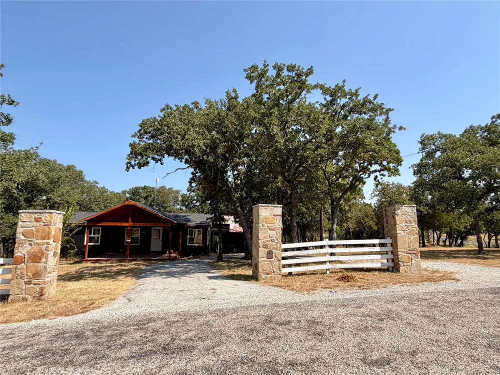 469 County Road 1743 Chico, TX 76431
