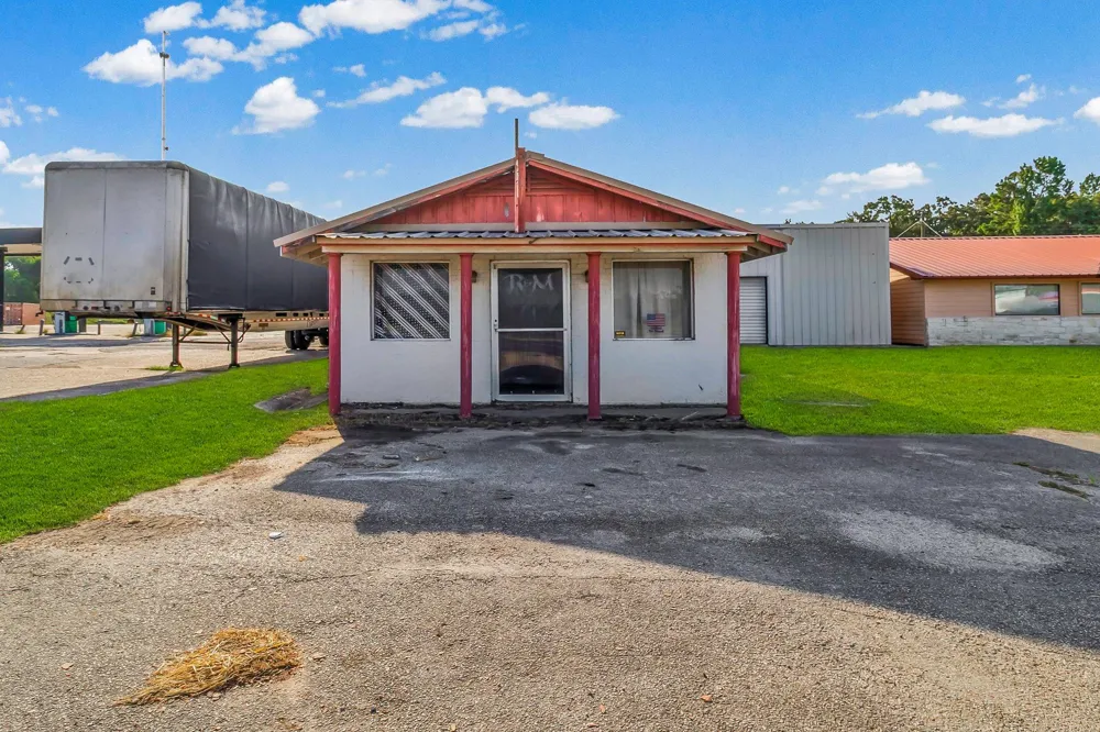 11940 Us Hwy 59 N Livingston, TX 77352