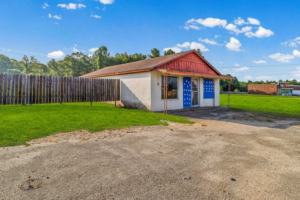 11940 Us Hwy 59 N Livingston, TX 77352