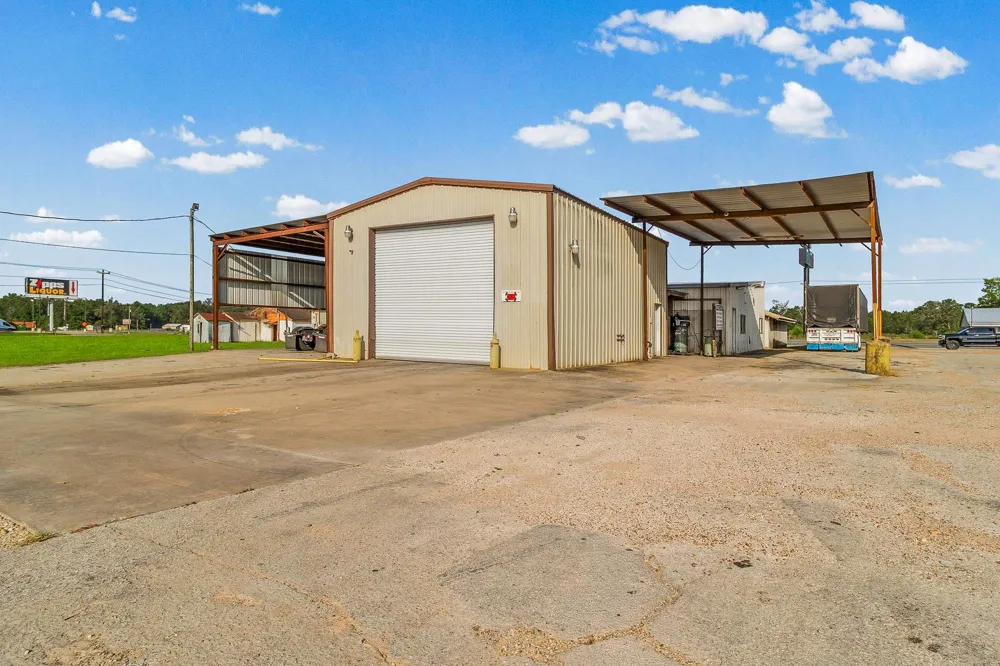 11940 Us Hwy 59 N Livingston, TX 77352