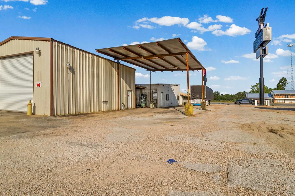 11940 Us Hwy 59 N Livingston, TX 77352