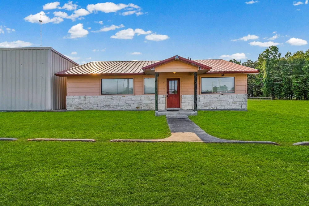 11940 Us Hwy 59 N Livingston, TX 77352