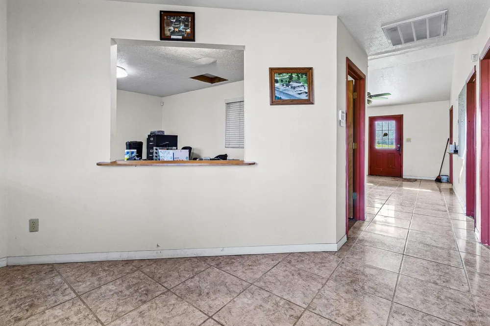 11940 Us Hwy 59 N Livingston, TX 77352