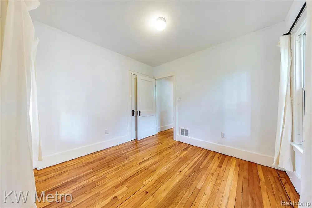 865 W Marshall Street Ferndale, MI 48220