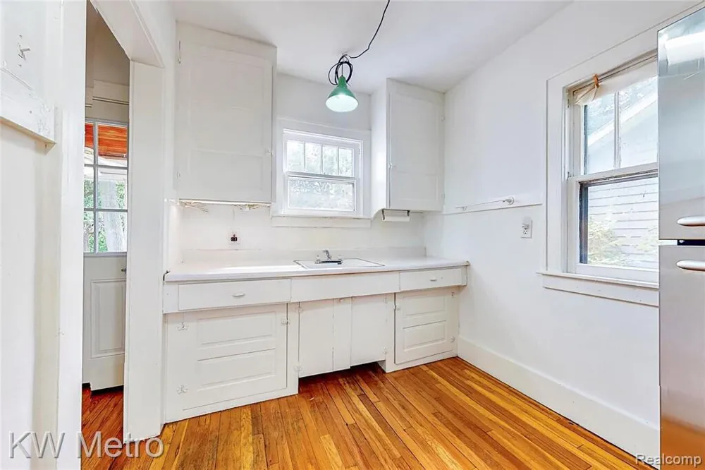 865 W Marshall Street Ferndale, MI 48220
