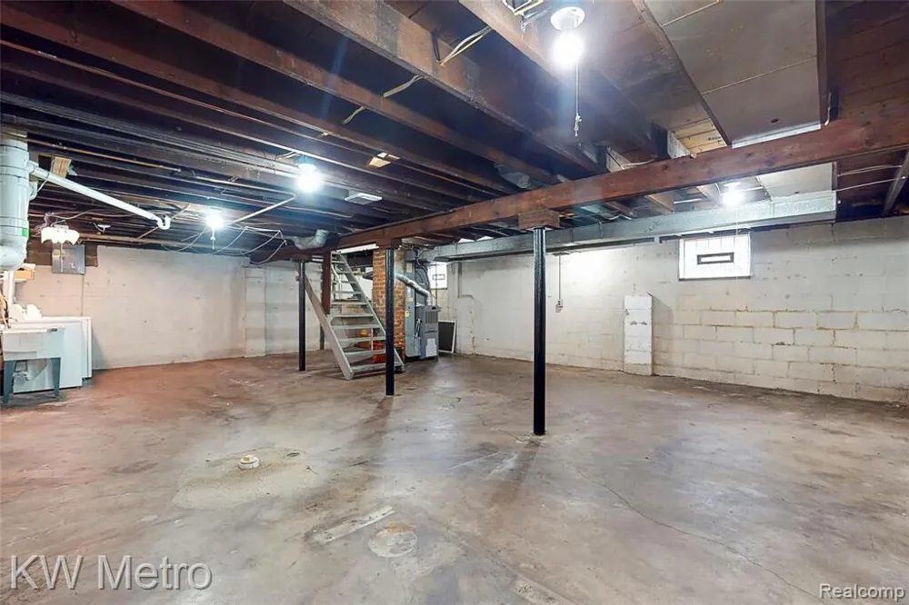 865 W Marshall Street Ferndale, MI 48220