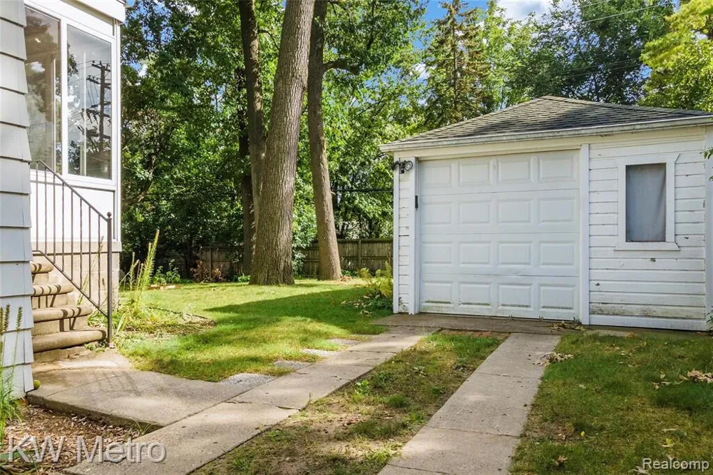 865 W Marshall Street Ferndale, MI 48220