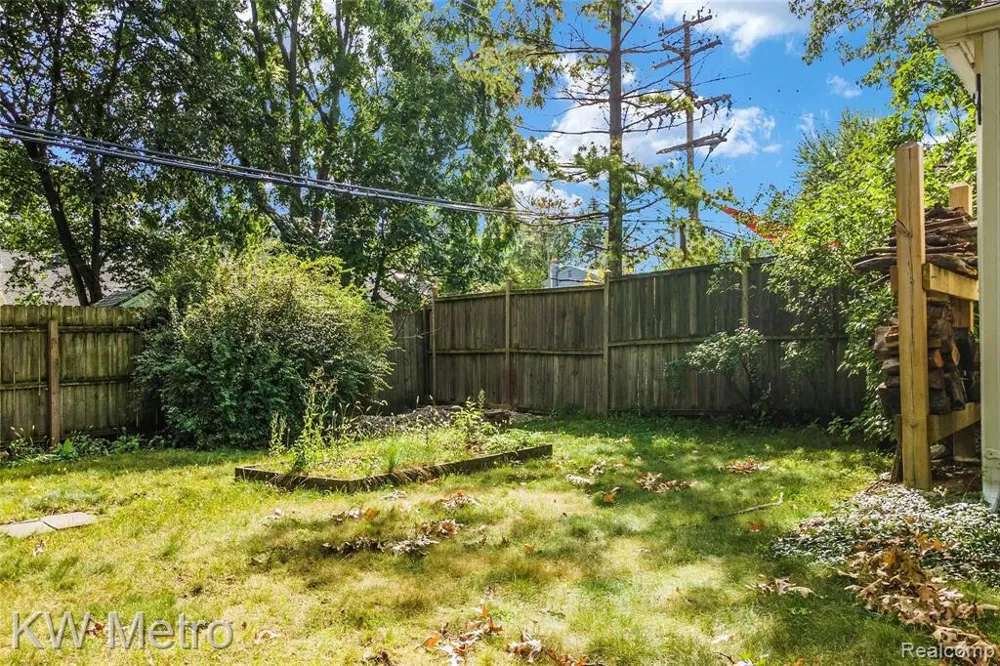 865 W Marshall Street Ferndale, MI 48220