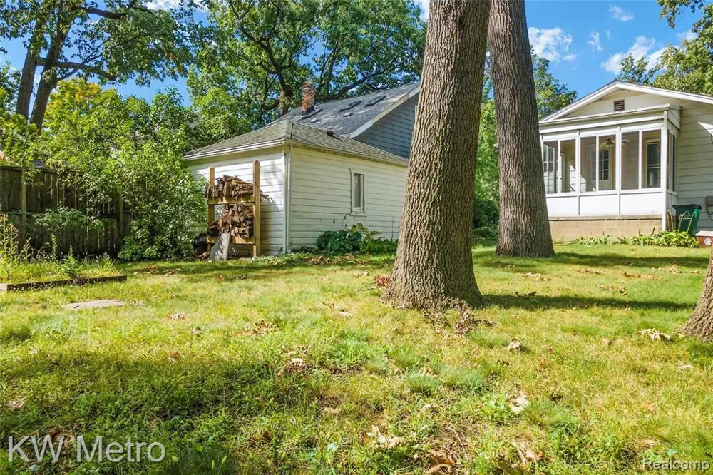 865 W Marshall Street Ferndale, MI 48220