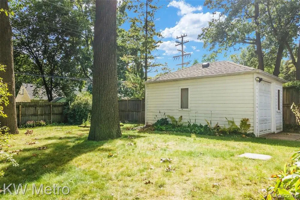 865 W Marshall Street Ferndale, MI 48220