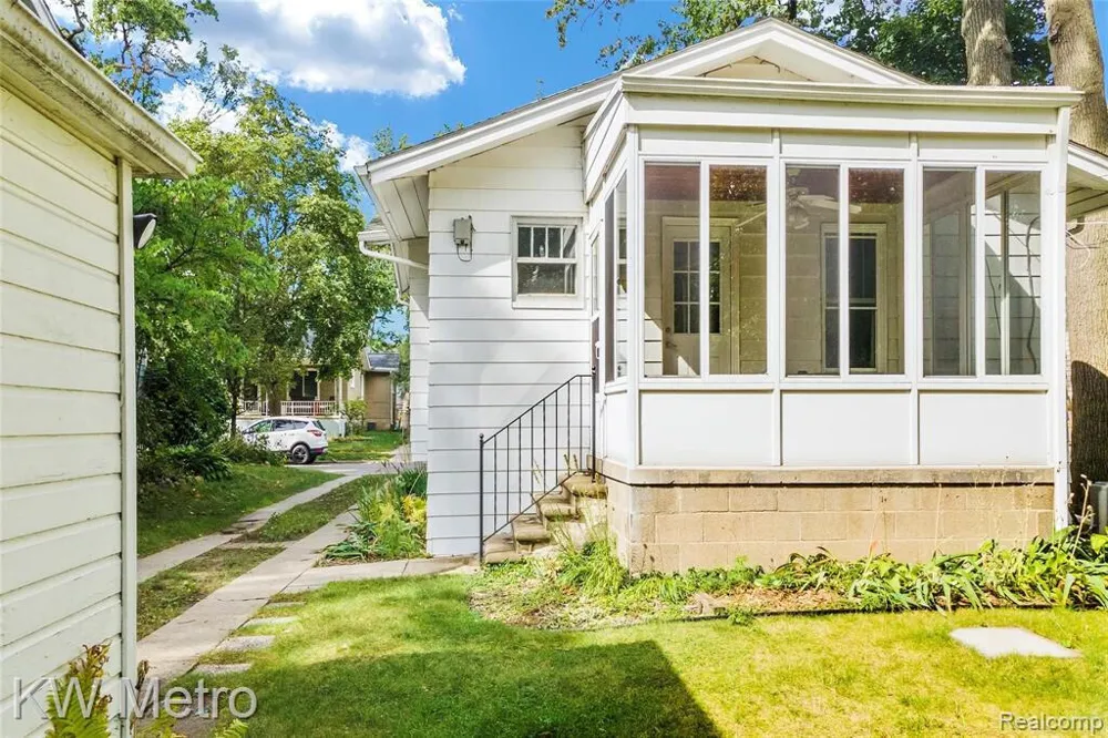 865 W Marshall Street Ferndale, MI 48220