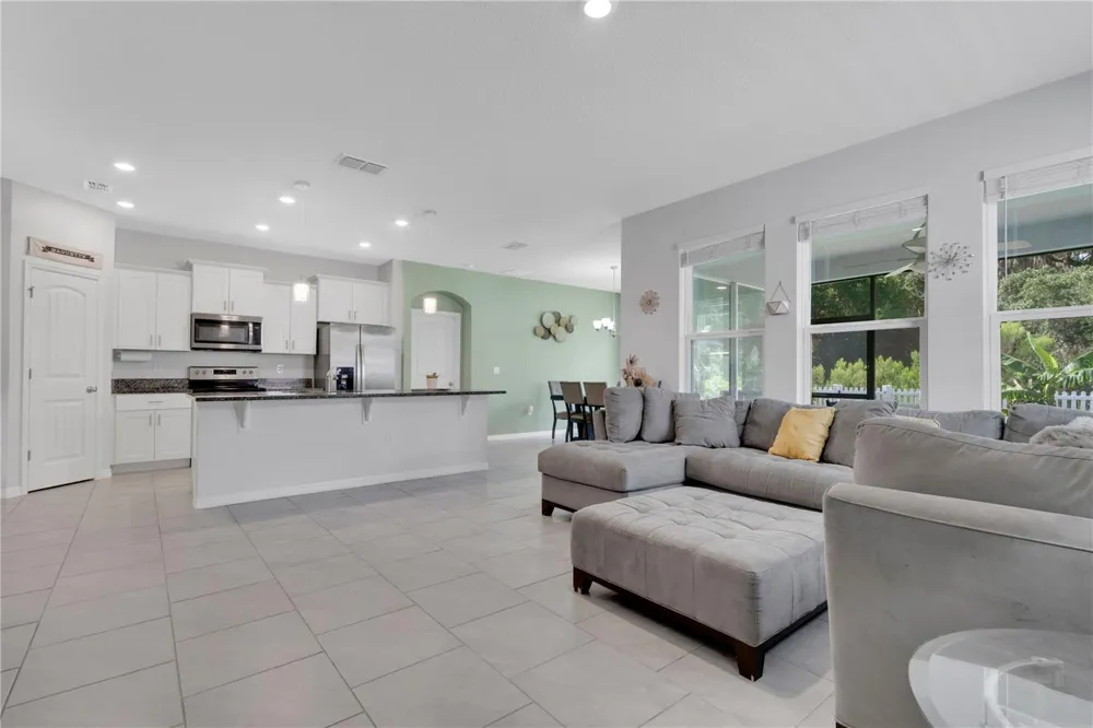 1621 PARK SIDE AVENUE Kissimmee, FL 34744