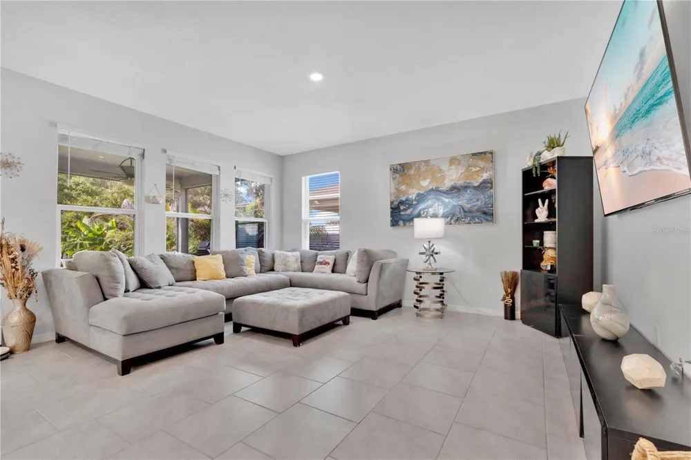1621 PARK SIDE AVENUE Kissimmee, FL 34744